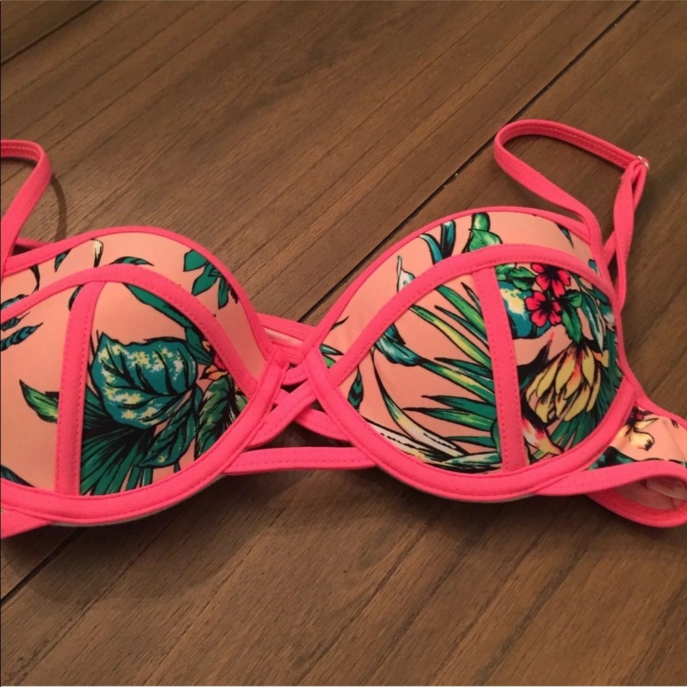 Xhilaration Small Bikini Top Floral E1-538